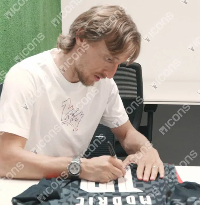 Icons Luka Modric Back Signed Croatia 2020-21 Away Shirt