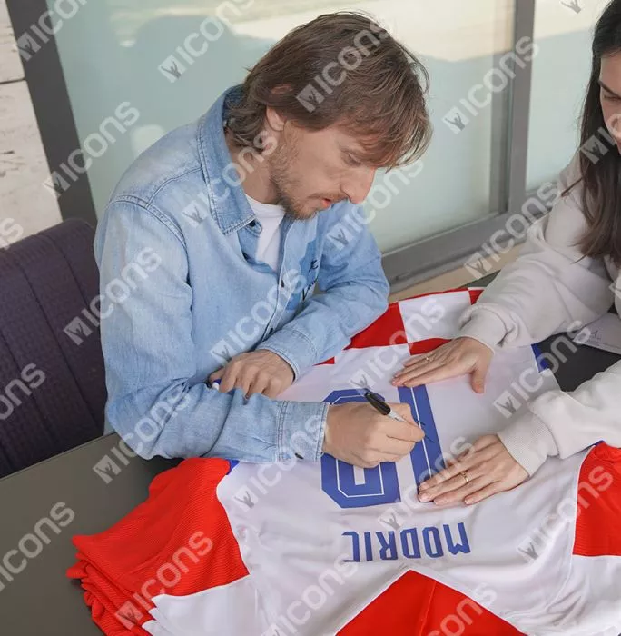 Icons Luka Modric Back Signed Croatia 2020-21 Home Shirt With Fan Style Number In Classic Frame