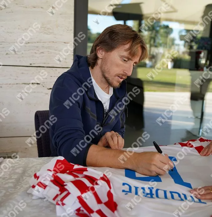 Icons Luka Modric Back Signed Croatia 2022-23 Home Shirt In Classic Frame