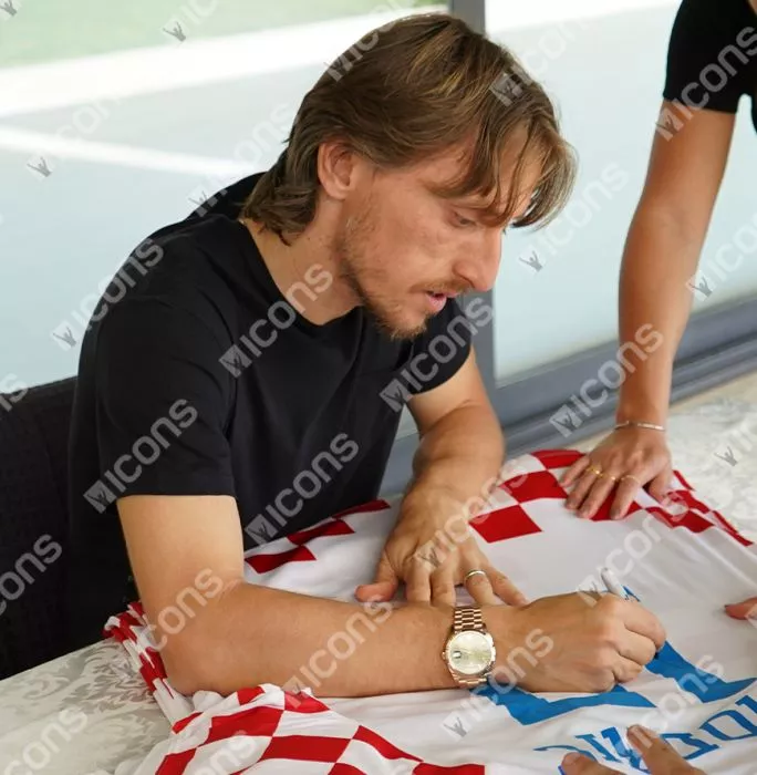 icons Luka Modric Back Signed Croatia 2022-23 Home Shirt