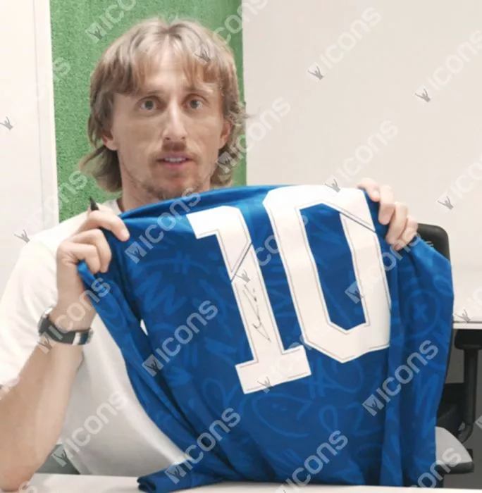 Icons Luka Modric Back Signed Real Madrid 2021-22 Long Sleeve Away Shirt In Hero Frame: Option 1