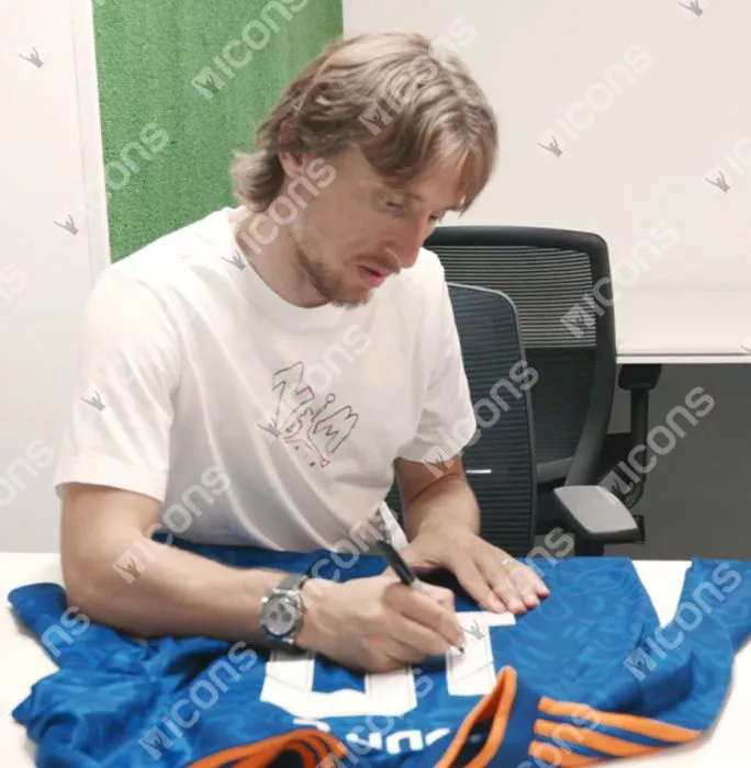 Icons Luka Modric Back Signed Real Madrid 2021-22 Long Sleeve Away Shirt