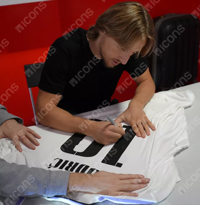 Icons Luka Modric Back Signed Real Madrid 2022-23 Home Shirt In Classic Frame