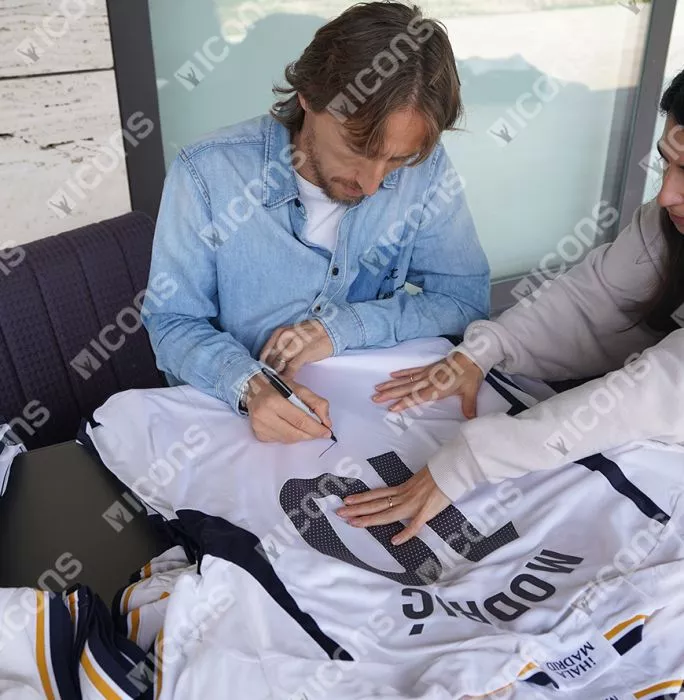 Icons Luka Modric Back Signed Real Madrid 2023-24 Home Shirt In Classic Frame