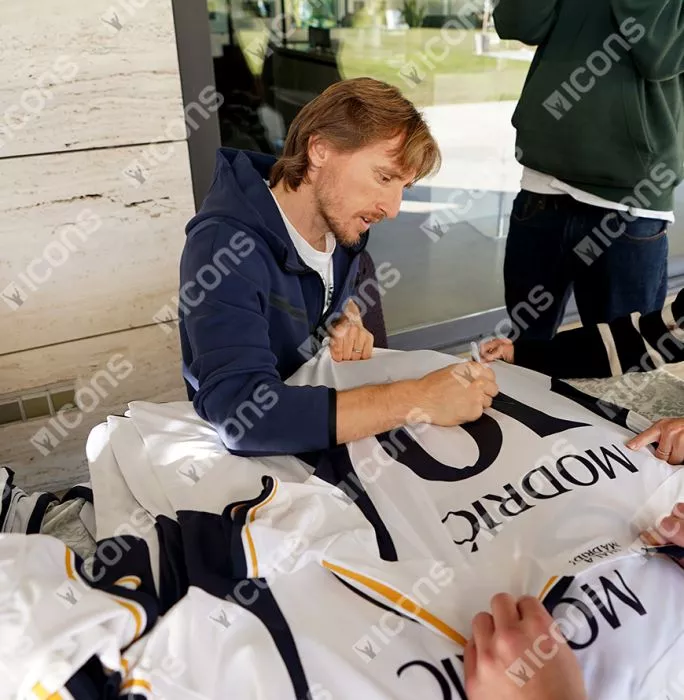 Icons Luka Modric Back Signed Real Madrid 2023-24 Home Shirt In Hero Frame: Option 1