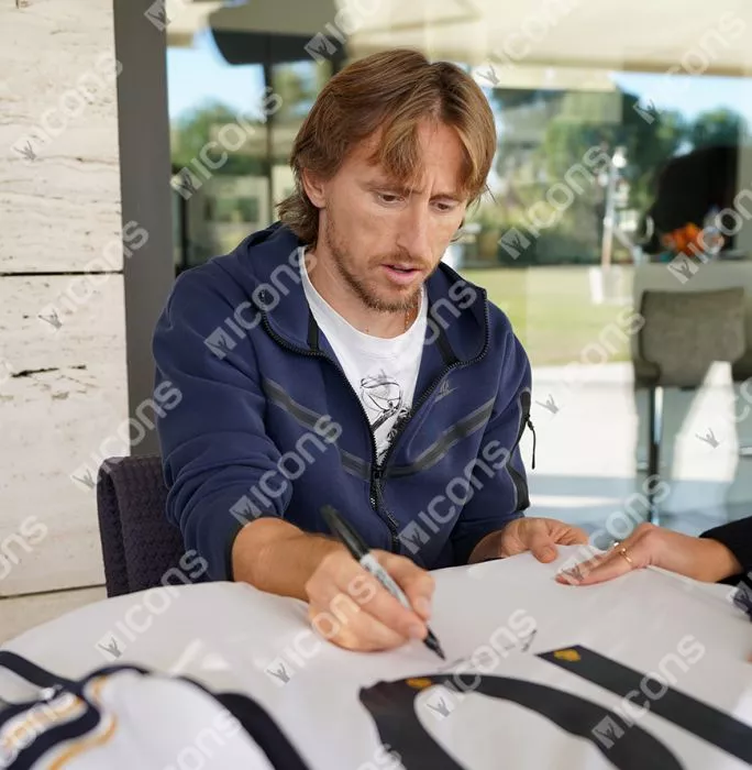 Icons Luka Modric Back Signed Real Madrid CF 2023-24 Home Shirt