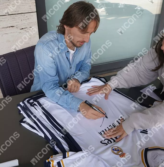 Icons Luka Modric Front Signed Real Madrid 2023-24 Home Shirt In Hero Frame: Option 1
