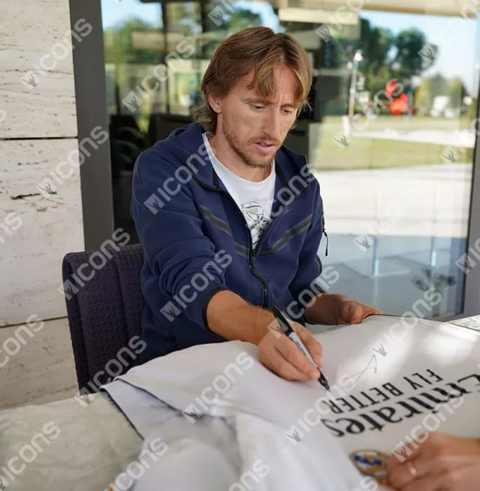 Icons Luka Modric Front Signed Real Madrid 2023-24 Home Shirt
