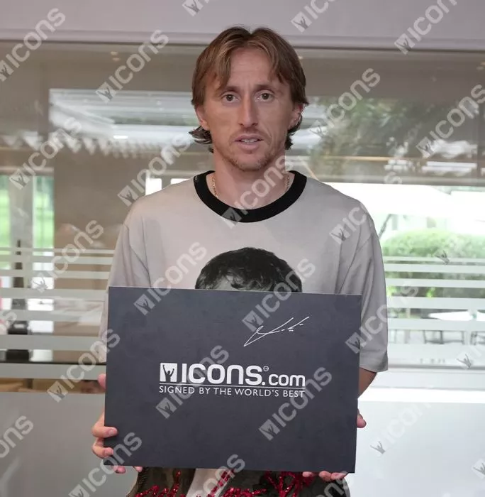 Icons Luka Modric Front Signed Real Madrid 2024-25 Home In Deluxe Packaging
