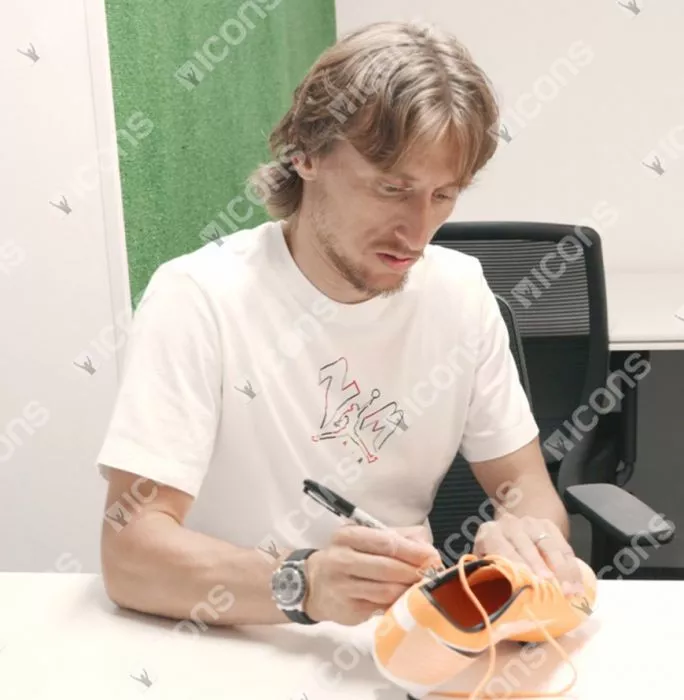 Icons Luka Modric Signed Football Boot: Nike Mercurial Vapor Academy FG
