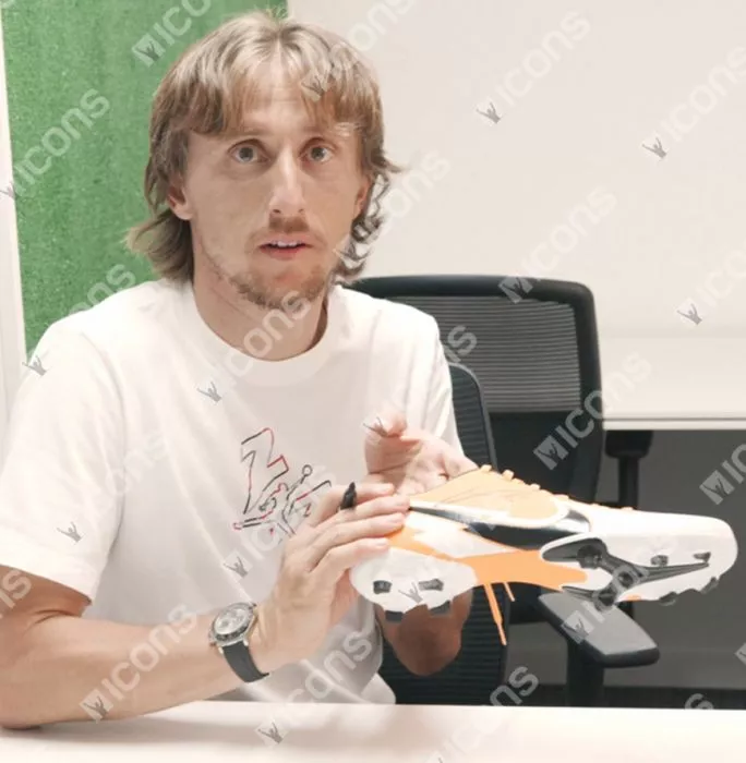 Icons Luka Modric Signed Football Boot: Nike Mercurial Vapor Academy FG