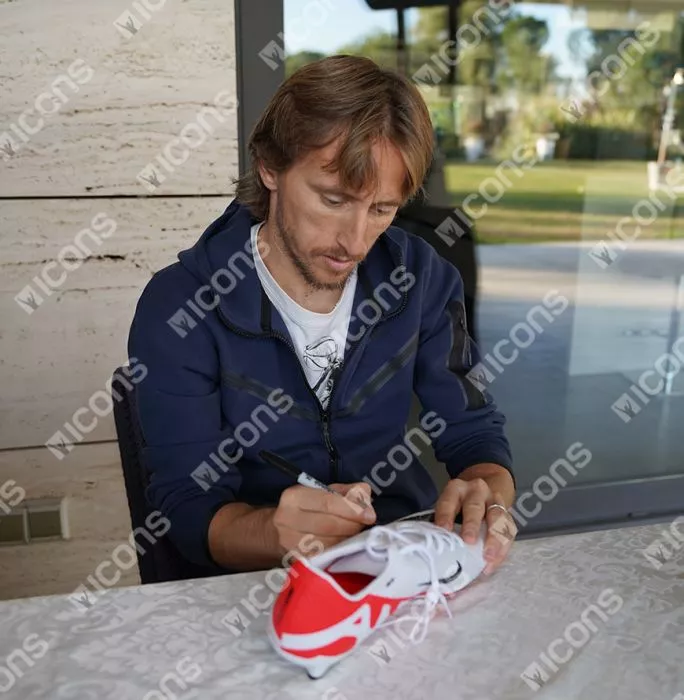 Icons Luka Modric Signed Nike Mercurial Vapor Boot In Acrylic Case