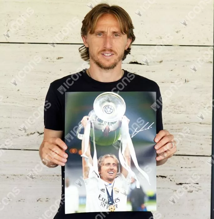 Icons Luka Modric Signed Real Madrid Photo: 2022 UEFA Champions League Winner