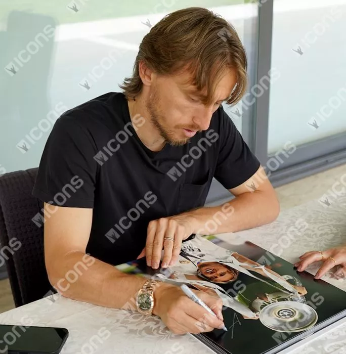 Icons Luka Modric Signed Real Madrid Photo: 2022 UEFA Champions League Winner