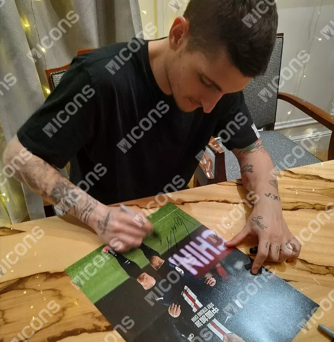 Icons Marco Verratti Signed Paris Saint-Germain Photo In Black Wooden Frame
