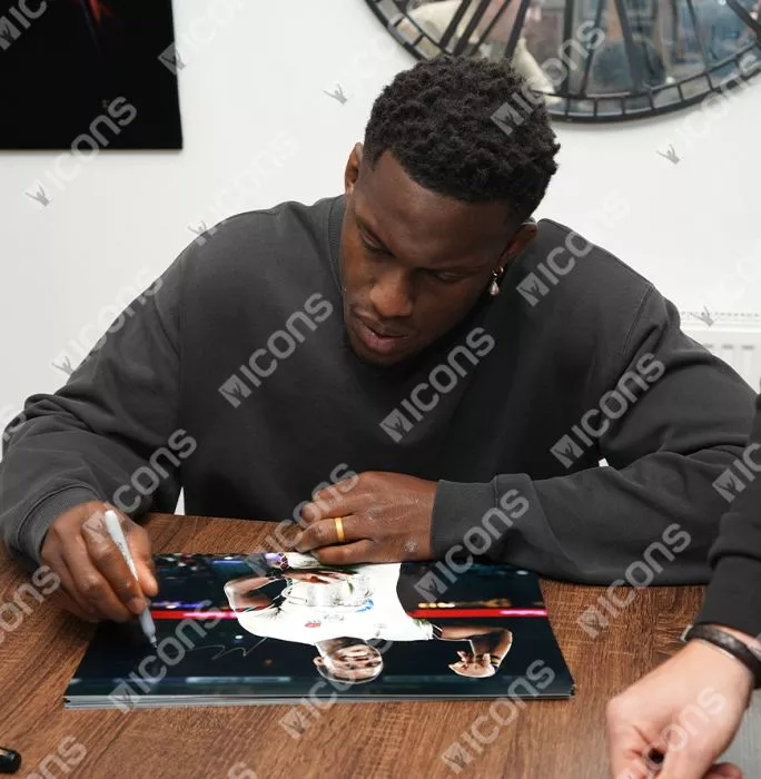 Icons Maro Itoje Signed England Photo In Black Wooden Frame: 2025 Calcutta Cup Winners