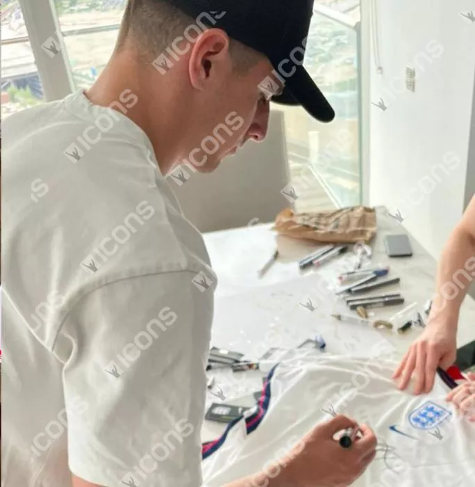 Icons Mason Mount Front Signed England 2020-21 Home Shirt In Classic Frame