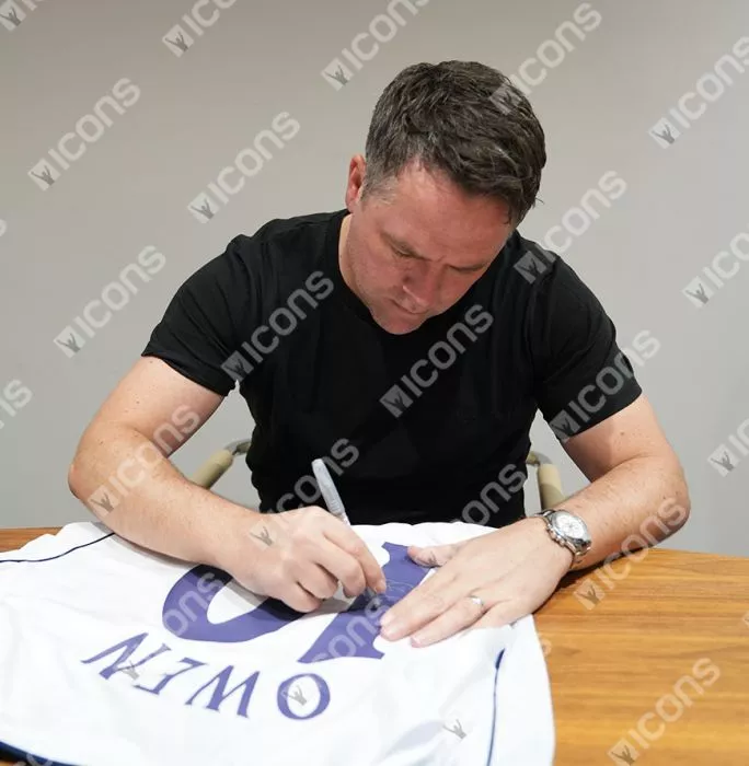Icons Michael Owen Signed England 2002 Home Shirt In Hero Frame: Option 1