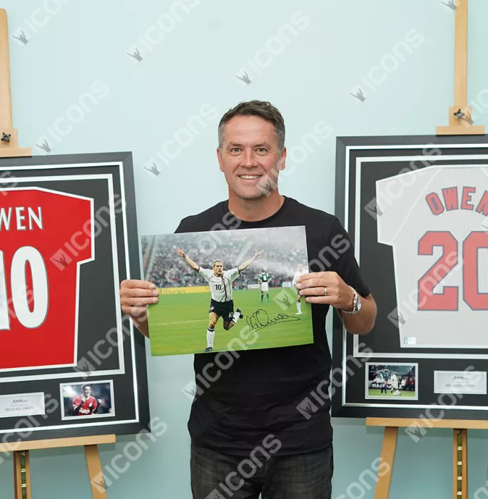 Icons Michael Owen Signed England Photo In Black Wooden Frame: Goal Celebration Vs Germany
