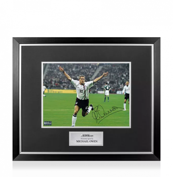 icons Michael Owen Signed England Photo In Premium Photo Frame: Goal vs Germany
