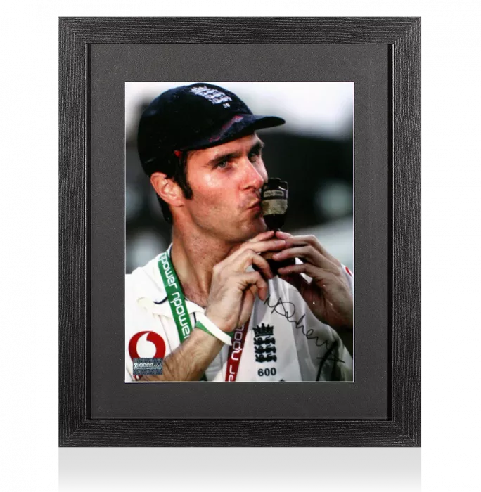icons Michael Vaughan Signed Ashes Photo In Black Wooden Frame: Kissing The Urn
