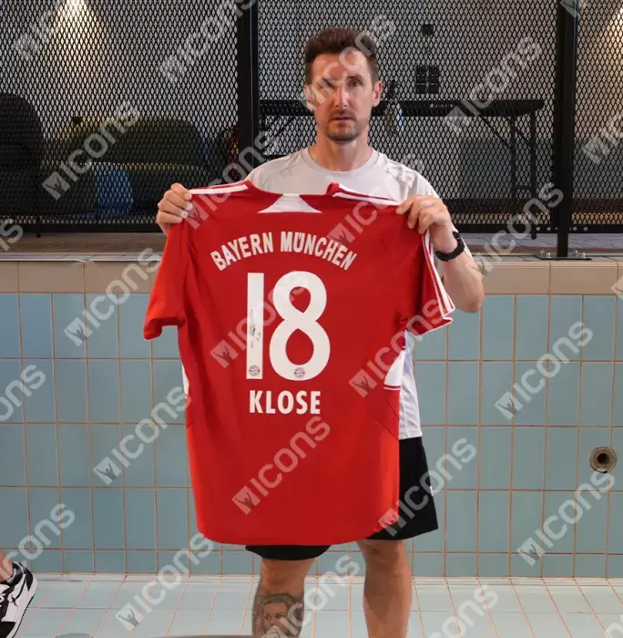 Icons Miroslav Klose Back Signed FC Bayern Munich 2007-08 Home Shirt In Hero Frame: Option 1