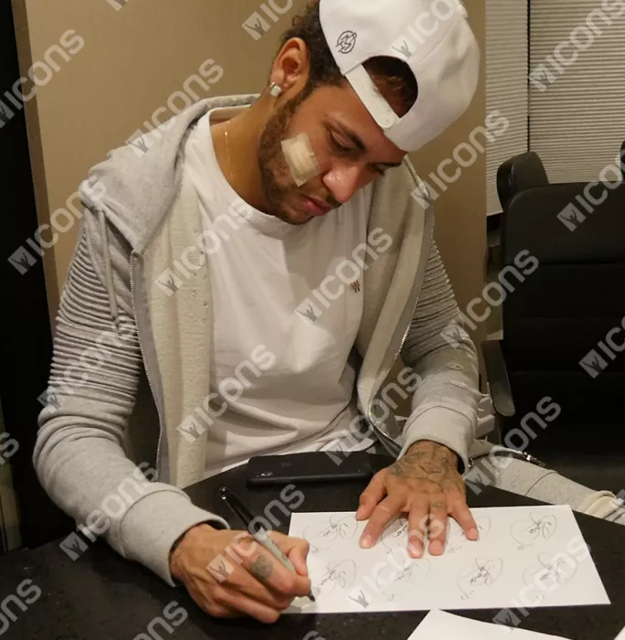 Icons Neymar Jr Signed Card And Paris Saint-Germain Photo Frame: Option 2