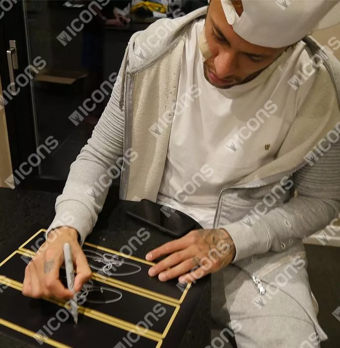 Icons Neymar Jr Signed Plaque And Paris Saint-Germain Photo Frame: Icon Of Paris