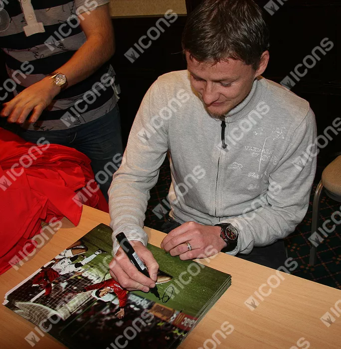 Icons Ole Gunnar Solskjaer Signed Manchester United Photo: 1999 UEFA Champions League Final Goal