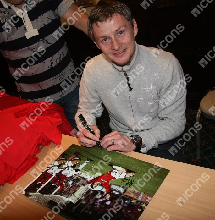 Icons Ole Gunnar Solskjaer Signed Manchester United Photo: 1999 UEFA Champions League Final Goal