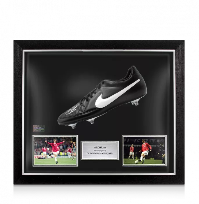 icons Ole Gunnar Solskjaer Signed Nike Black and White Boot In Bubble Frame: Option 1