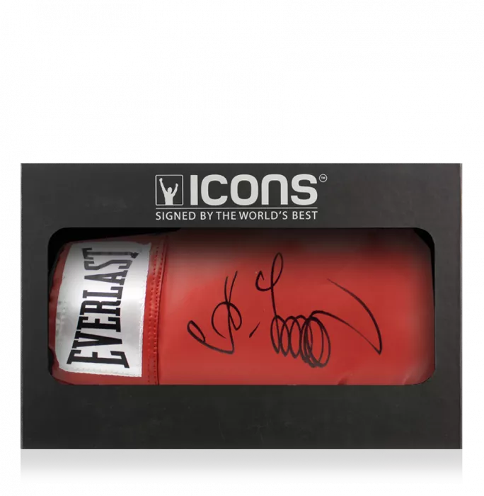 Icons Oleksandr Usyk Signed Red Everlast Boxing Glove In Deluxe Packaging