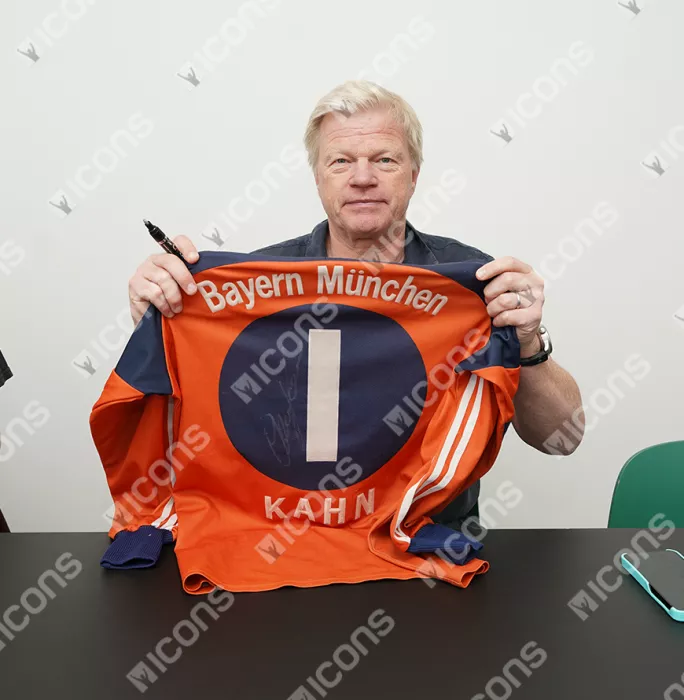 Icons Oliver Kahn Back Signed FC Bayern Munich 2000-01 Goalkeeper Shirt In Hero Frame: Option 1