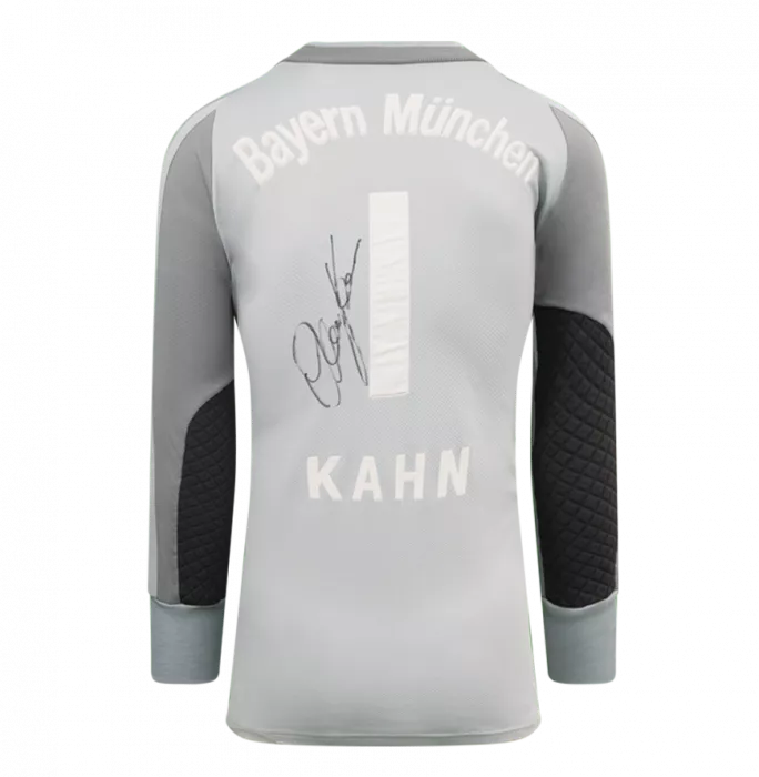 Icons Oliver Kahn Back Signed FC Bayern Munich 2001-02 Goalkeeper Shirt In Hero Frame: Option 1