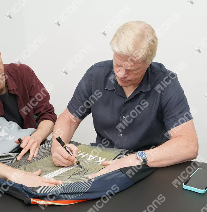 Icons Oliver Kahn Back Signed FC Bayern Munich 2003-04 Goalkeeper Shirt In Hero Frame: Option 1