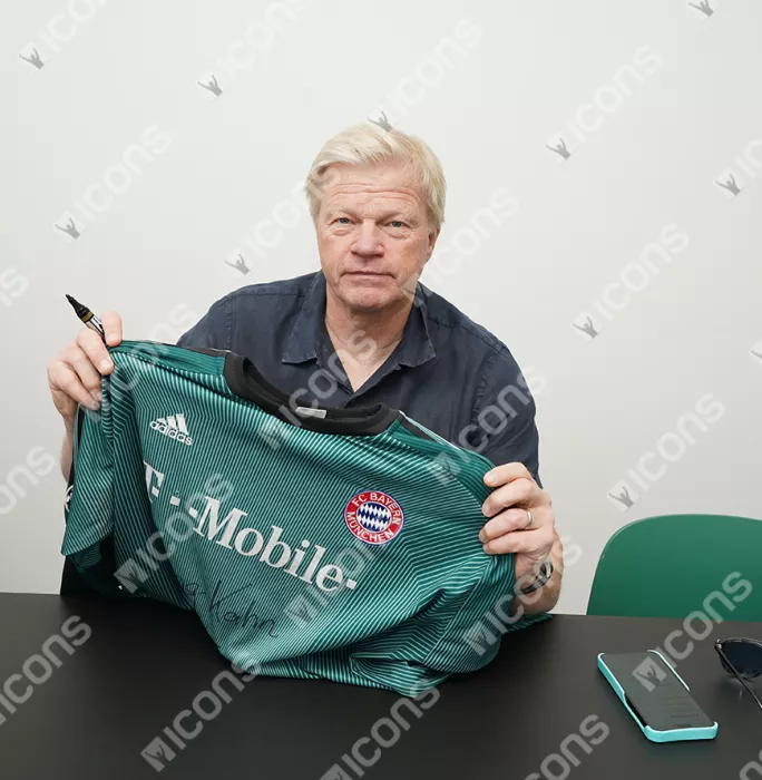 Icons Oliver Kahn Front Signed FC Bayern Munich 2003-04 Goalkeeper Shirt - King Kahn Inscription In Classic Frame