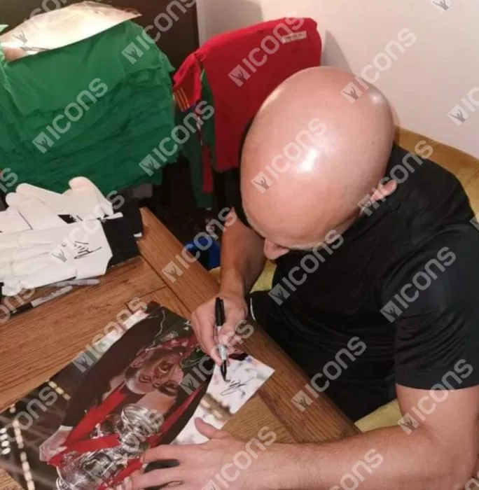 Icons Pepe Reina Signed And Framed Liverpool Photo In Premium Photo Frame: 2006 FA Cup Winner