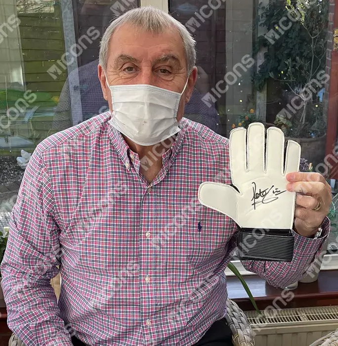 Icons Peter Shilton Signed Black Umbro Goalkeeper Glove
