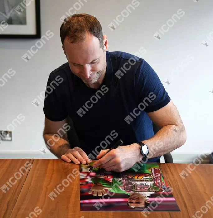 Icons Petr Cech Signed Arsenal Photo In Black Wooden Frame: 2017 FA Cup Winner