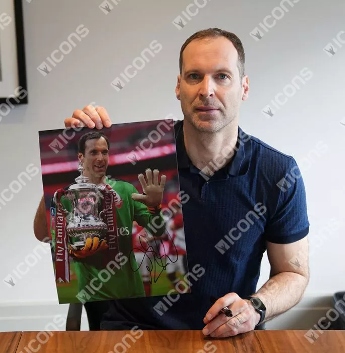 Icons Petr Cech Signed Arsenal Photo In Black Wooden Frame: 2017 FA Cup Winner