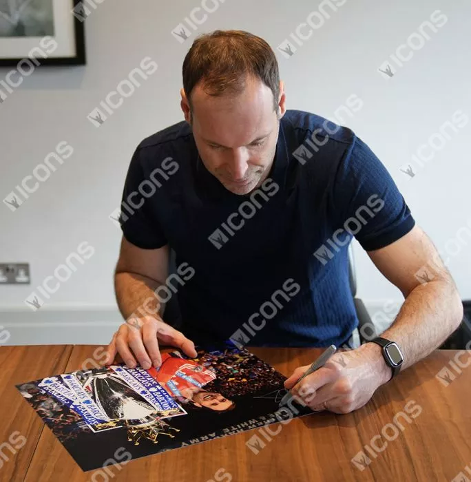 Icons Petr Cech Signed Chelsea Photo In Black Wooden Frame: 2014-15 Premier League Winner