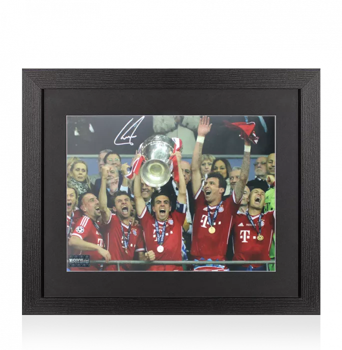 icons Philipp Lahm Signed FC Bayern Munich Photo In Black Wooden Frame: 2013 UEFA Champions League Winner