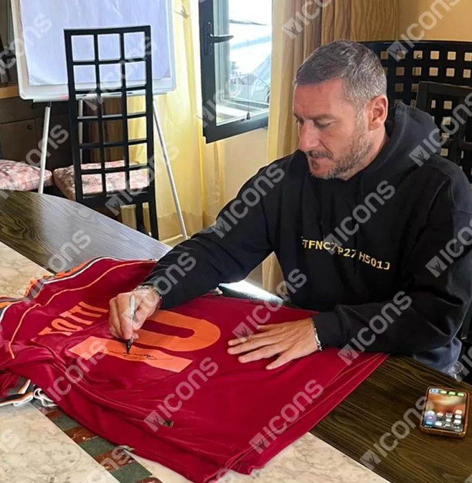 Icons PRE-FRAMED Francesco Totti Back Signed AS Roma 1998-99 Home Shirt In Hero Frame: Option 1
