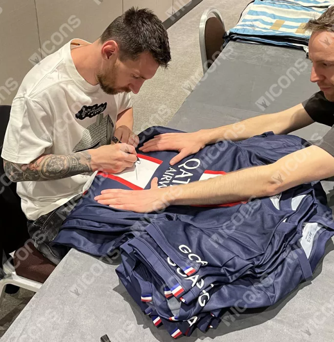 Icons PRE-FRAMED Lionel Messi Official Paris Saint-Germain Front Signed And Framed 2022-23 Home Shirt