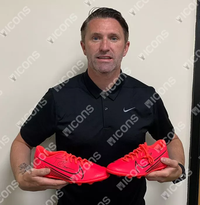 Icons Robbie Keane Signed Red And Black Nike Mercurial Vapor Boot