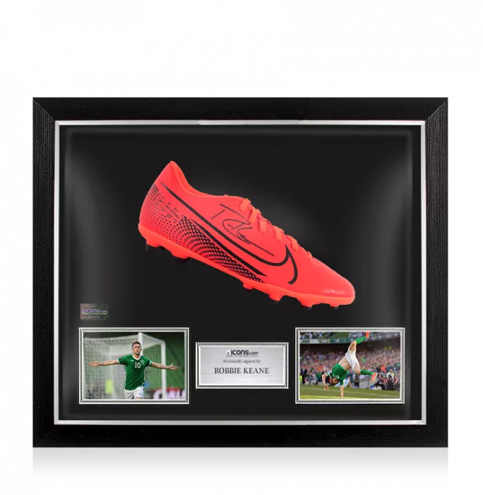 icons Robbie Keane Signed Red and Black Nike Mercurial Vapor Boot In Bubble Frame: Option 1