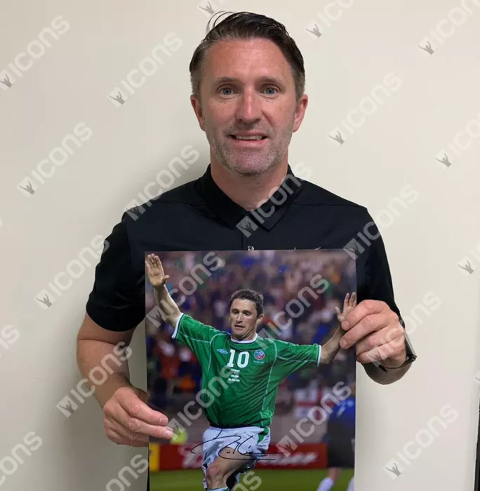 Icons Robbie Keane Signed Republic Of Ireland Photo In Black Wooden Frame: 2002 FIFA World Cup Goal Vs Germany