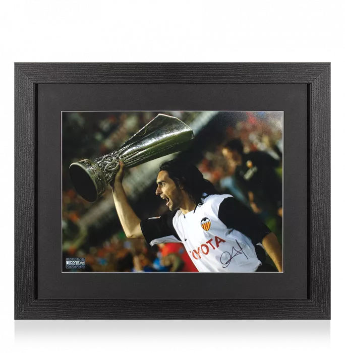 icons Roberto Ayala Signed Valencia CF Photo In Black Wooden Frame: 2004 UEFA Cup Winner
