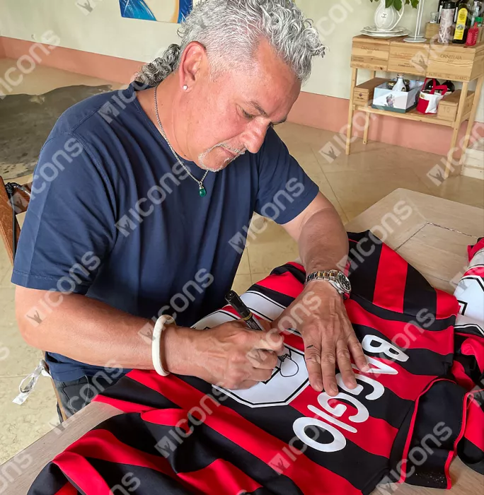 Icons Roberto Baggio Back Signed AC Milan 1994-95 Home Shirt With Long Sleeves In Hero Frame: Option 1