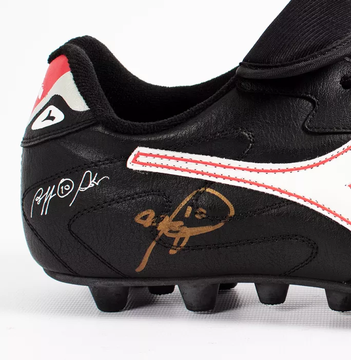 Icons Roberto Baggio Signed Black Diadora Boot In Acrylic Case
